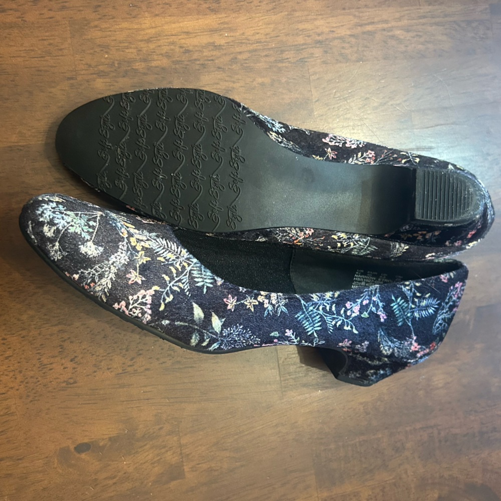 Soft Style Suede Floral Shoes Size 8 1/2 - Picture 5 of 6
